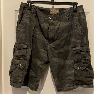 Men’s camo cargo shorts